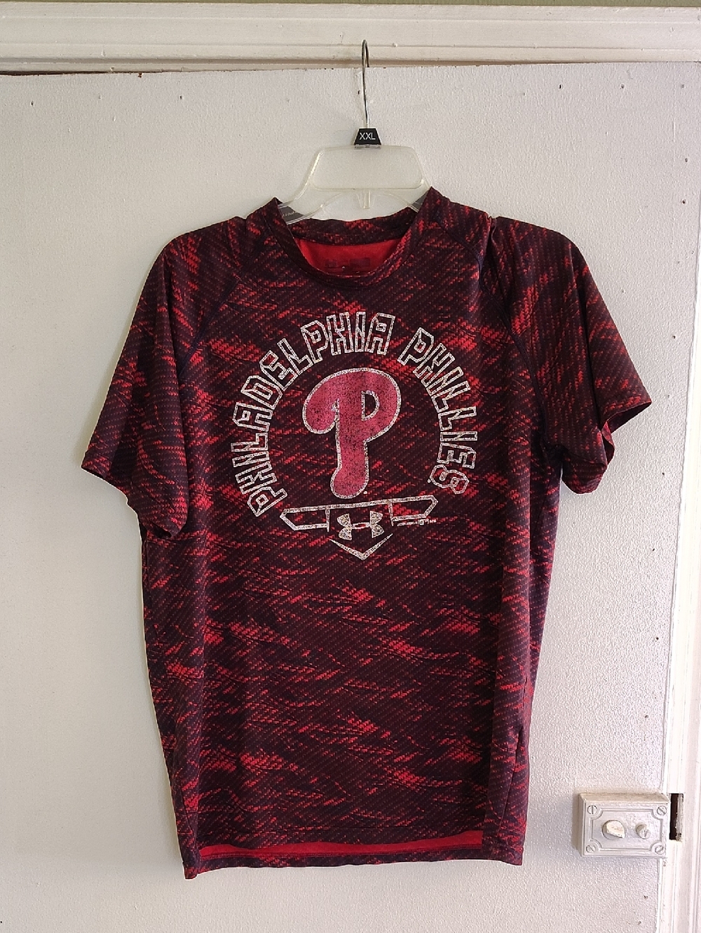 Under Armour Red and Black Philadelphia Phillies Graphic Tee